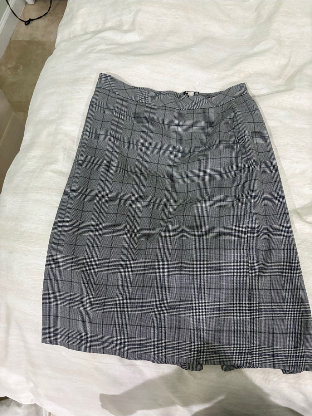 Ann Taylor Gray Plaid Pencil Skirt
